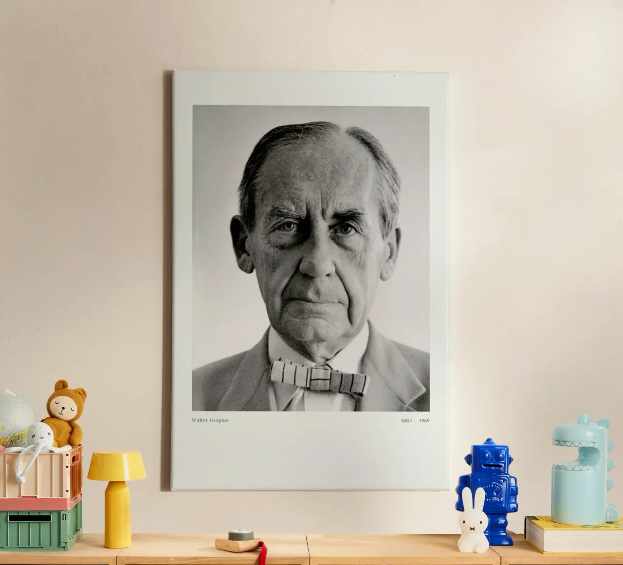Franz Hubmann - Portrait of Walter Gropius lienzo con Marco flotante de ARTOTHEK