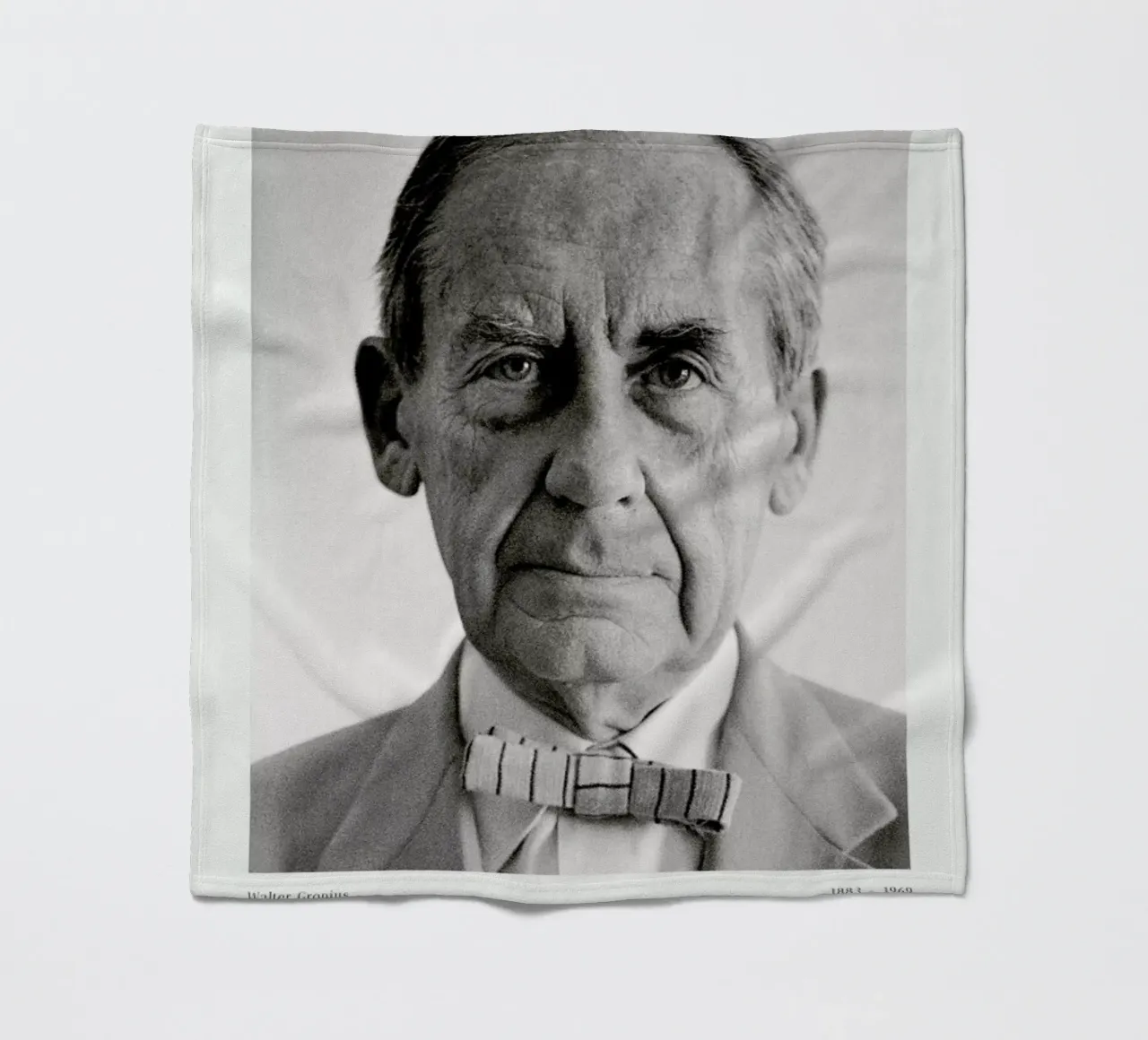 Franz Hubmann - Portrait of Walter Gropius coperta in pile da ARTOTHEK
