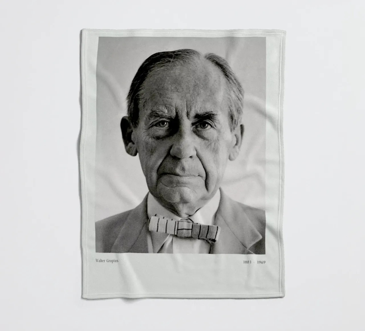 Franz Hubmann - Portrait of Walter Gropius coperta in pile da ARTOTHEK