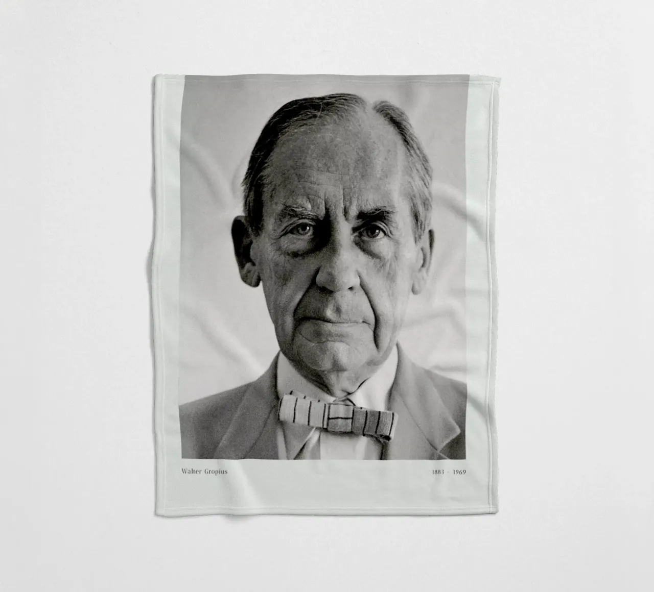 Franz Hubmann - Portrait of Walter Gropius coperta in pile da ARTOTHEK