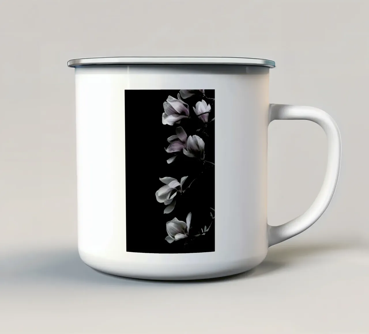 Minimal Magnolia On Black tazza in smalto da Studio Nahili