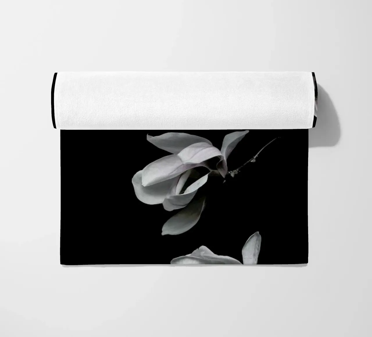 Minimal Magnolia On Black telo mare da Studio Nahili