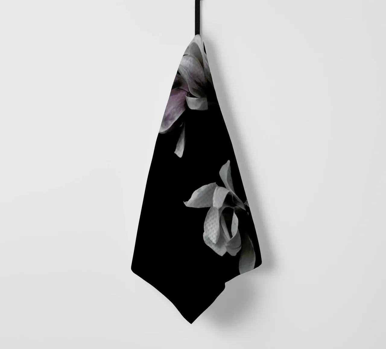Minimal Magnolia On Black canovaccio da cucina da Studio Nahili