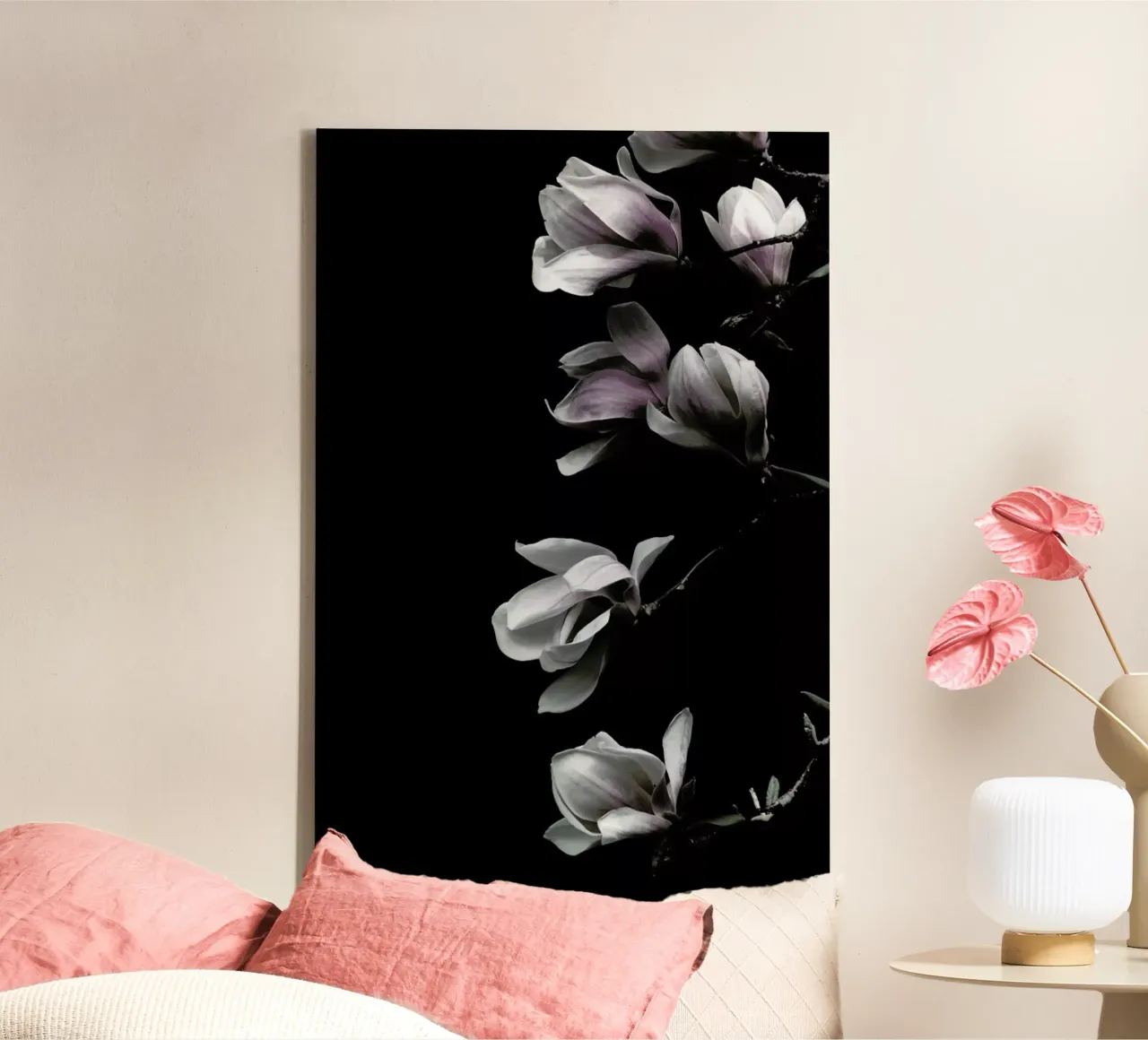 Minimal Magnolia On Black tela con Cornice a cassetta da Studio Nahili