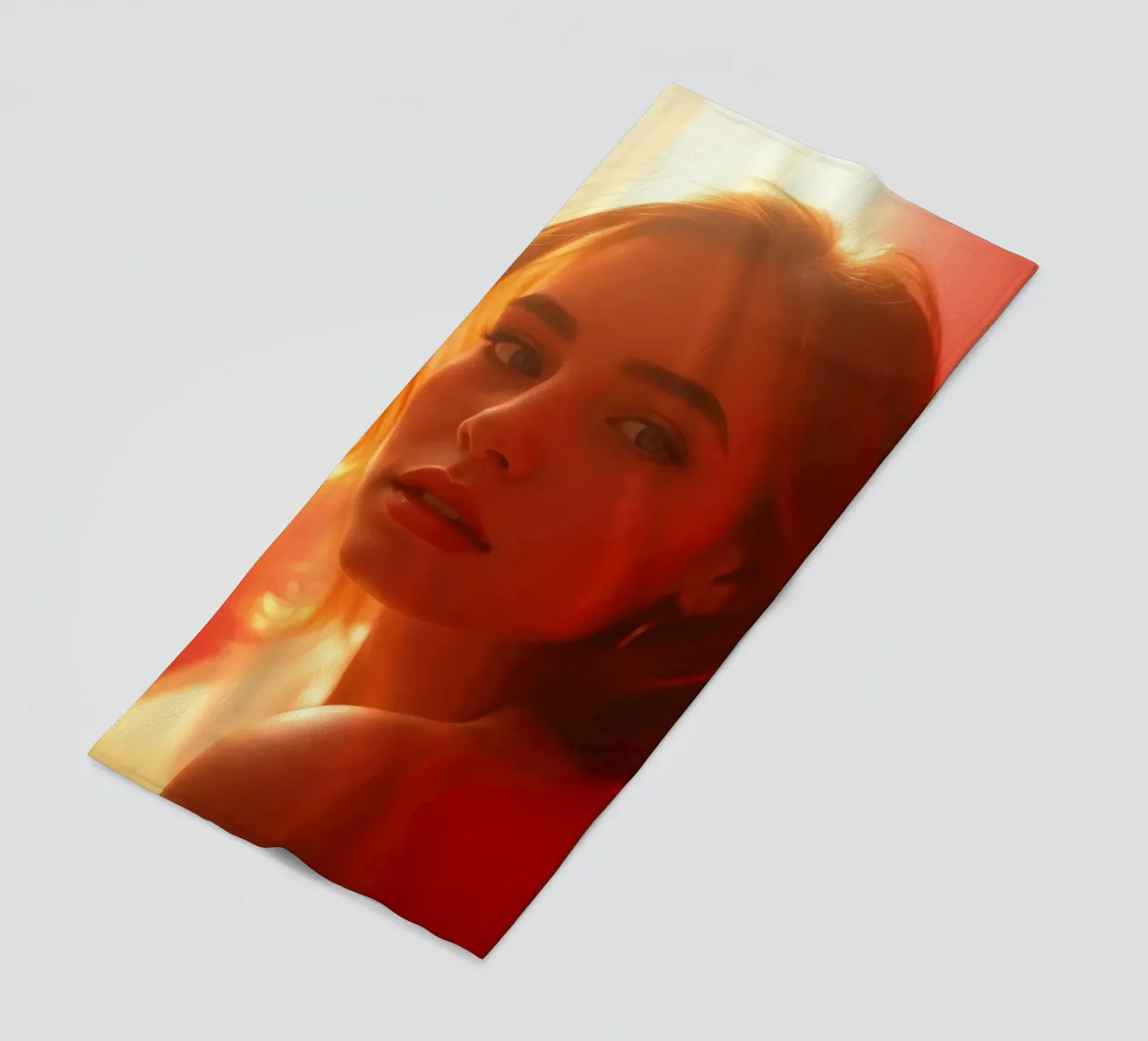 Portrait captivant d'une jeune femme baignant dans la lumière chaude du soleil serviette de plage de DesignDoodle