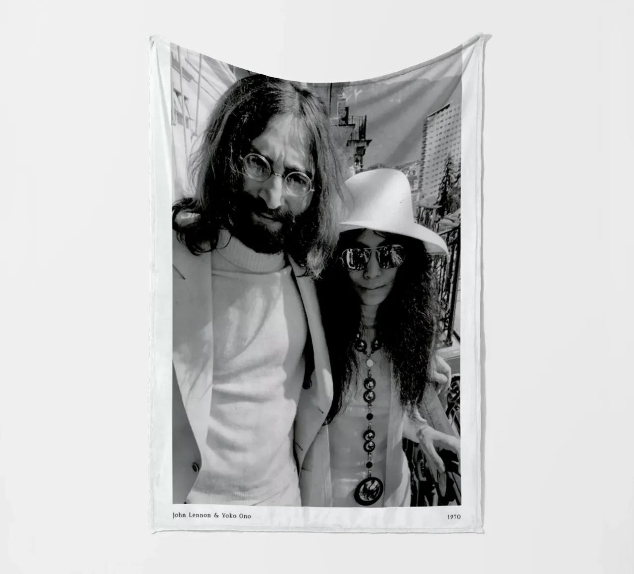 John Lennon and Yoko Ono coperta in pile da ARTOTHEK
