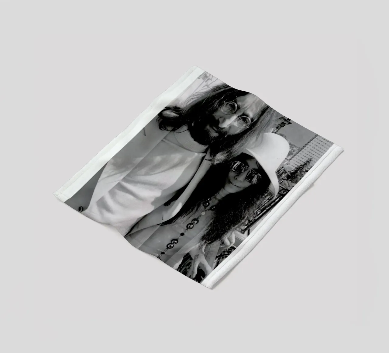 John Lennon and Yoko Ono coperta in pile da ARTOTHEK
