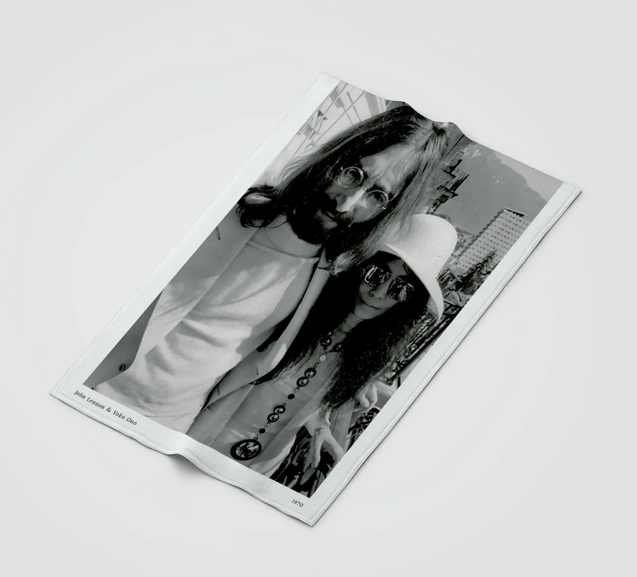 John Lennon and Yoko Ono coperta in pile da ARTOTHEK