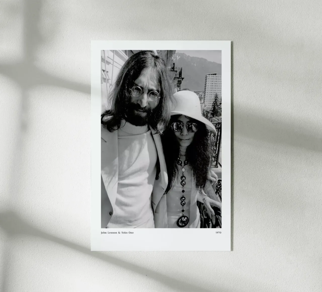 John Lennon and Yoko Ono plexiglass da ARTOTHEK