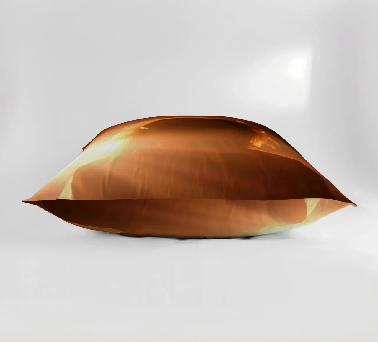 La luce soffusa crea la silhouette di una persona in una calda luminosità cuscino da DesignDoodle
