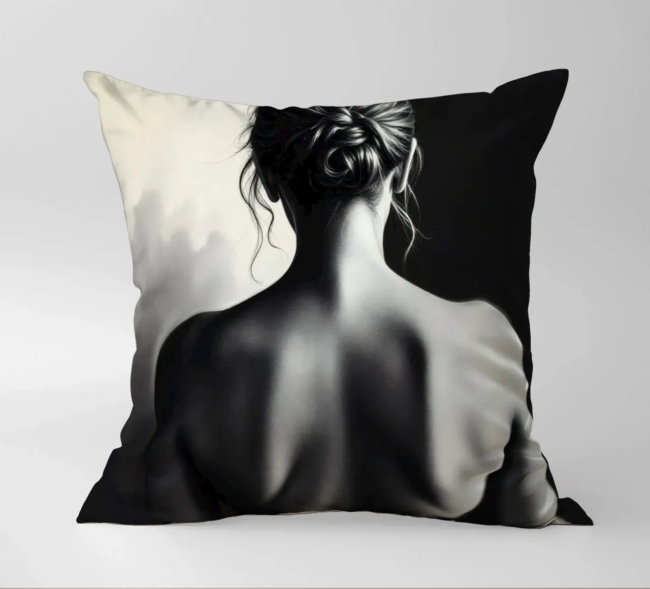 Ritratto di schiena di donna in scala di grigi che enfatizza le forme cuscino da DesignDoodle