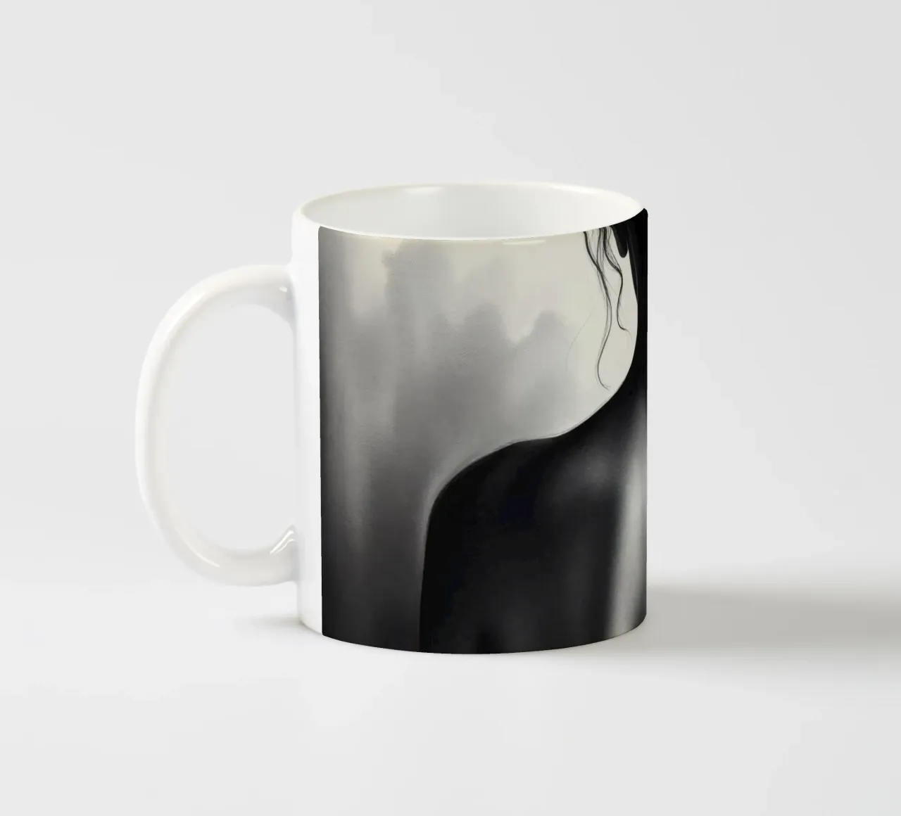 Ritratto di schiena di donna in scala di grigi che enfatizza le forme tazza in ceramica da DesignDoodle