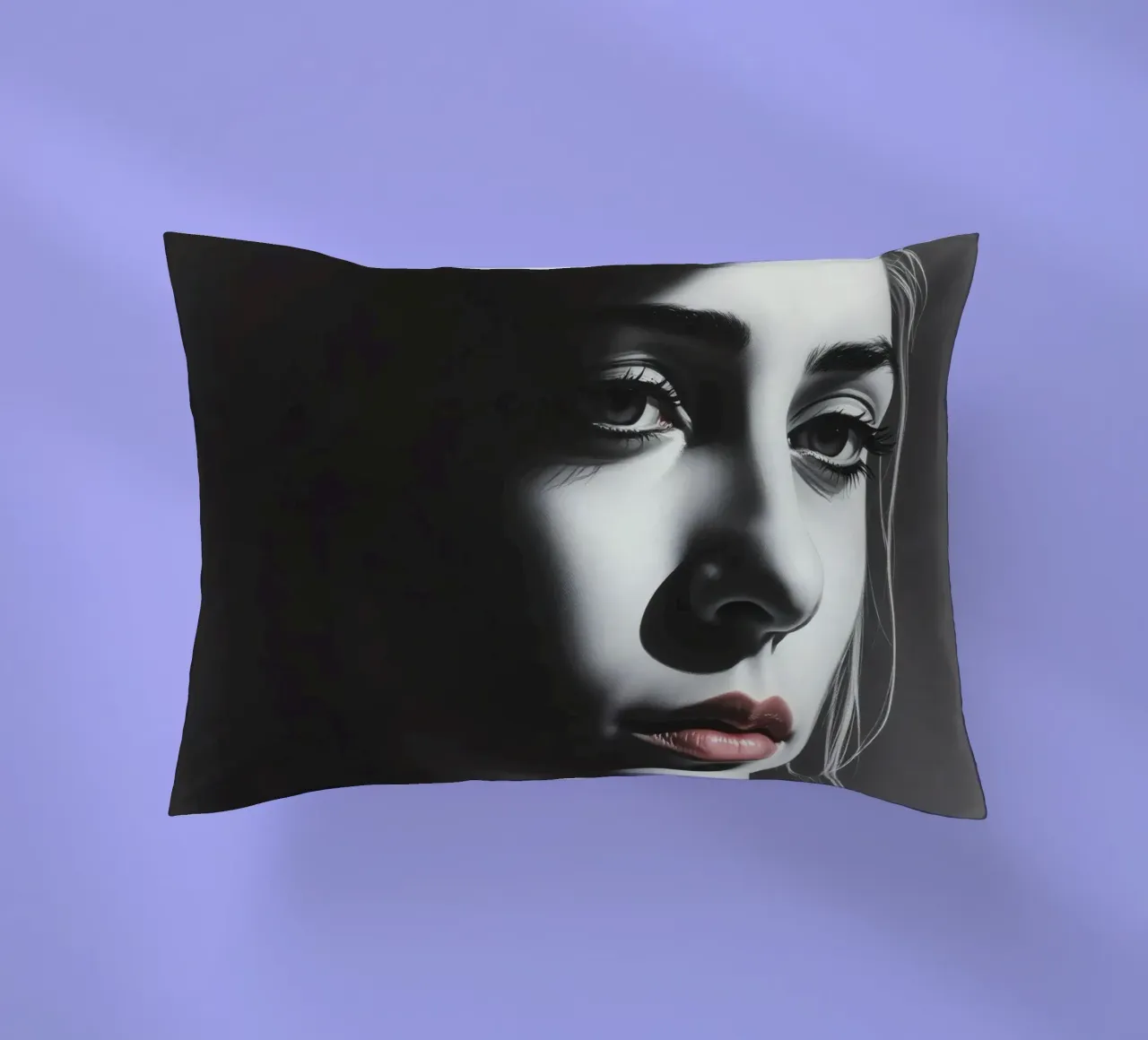Ritratto di una giovane donna con luci soffuse cuscino da DesignDoodle