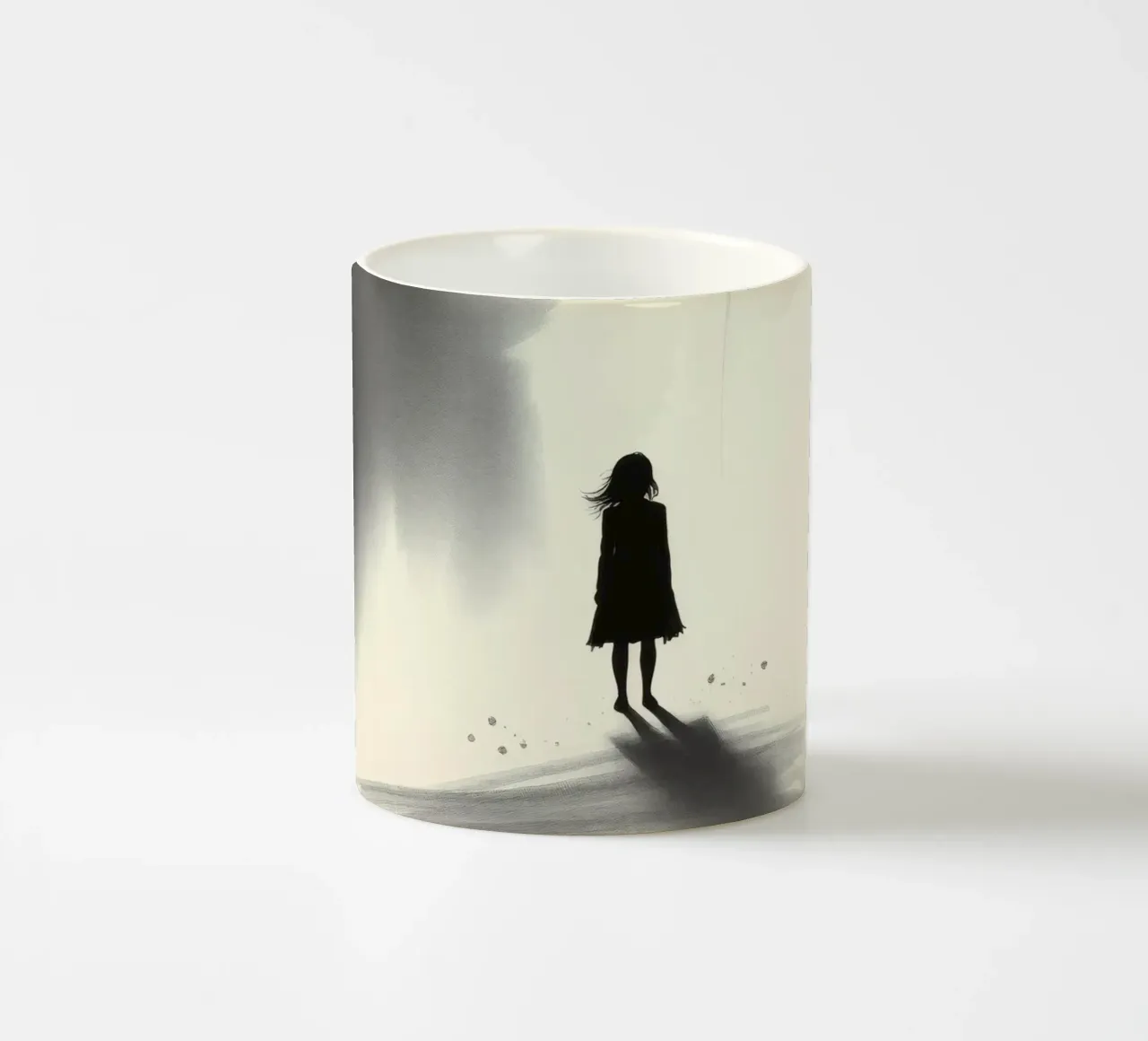 sagoma di una ragazza in piedi tra ombre vorticose tazza in ceramica da DesignDoodle
