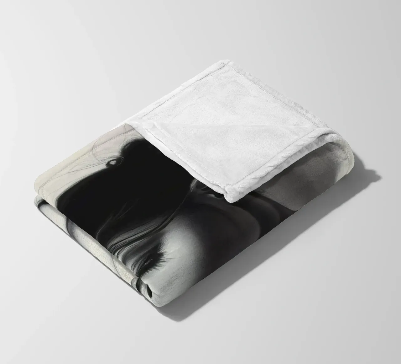 Vrouw in bedachtzame pose met subtiele schaduwen en zacht licht fleecedeken van DesignDoodle