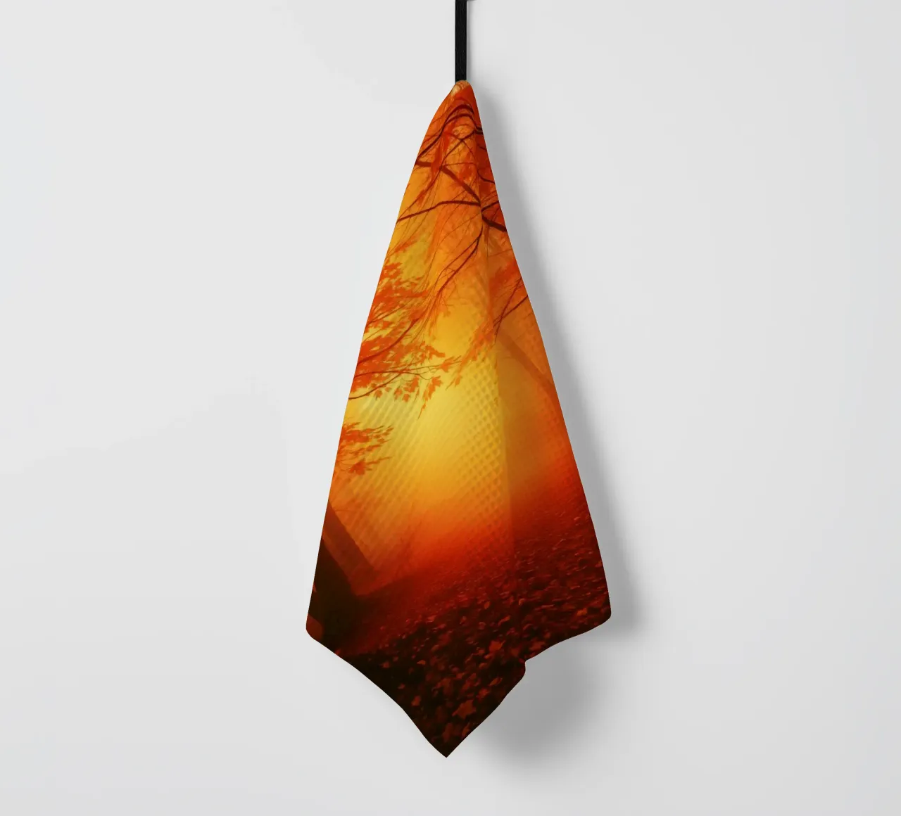 Forêt d'automne baignée d'une lumière dorée torchon de DesignDoodle