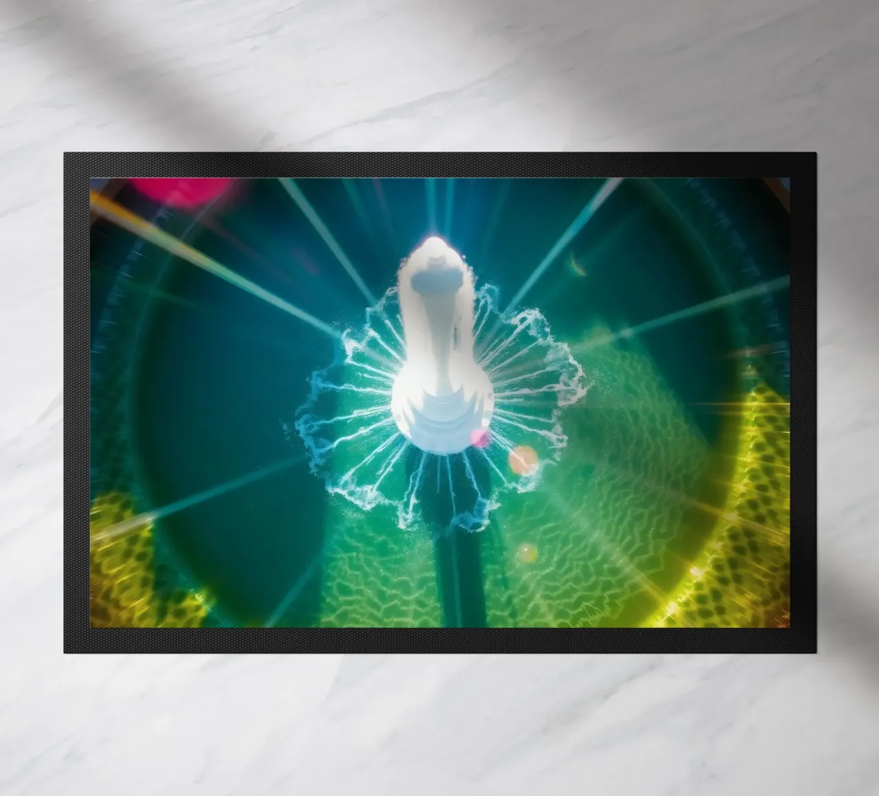 vista aerea di una fontana con riflessi di luce colorati zerbino da DesignDoodle