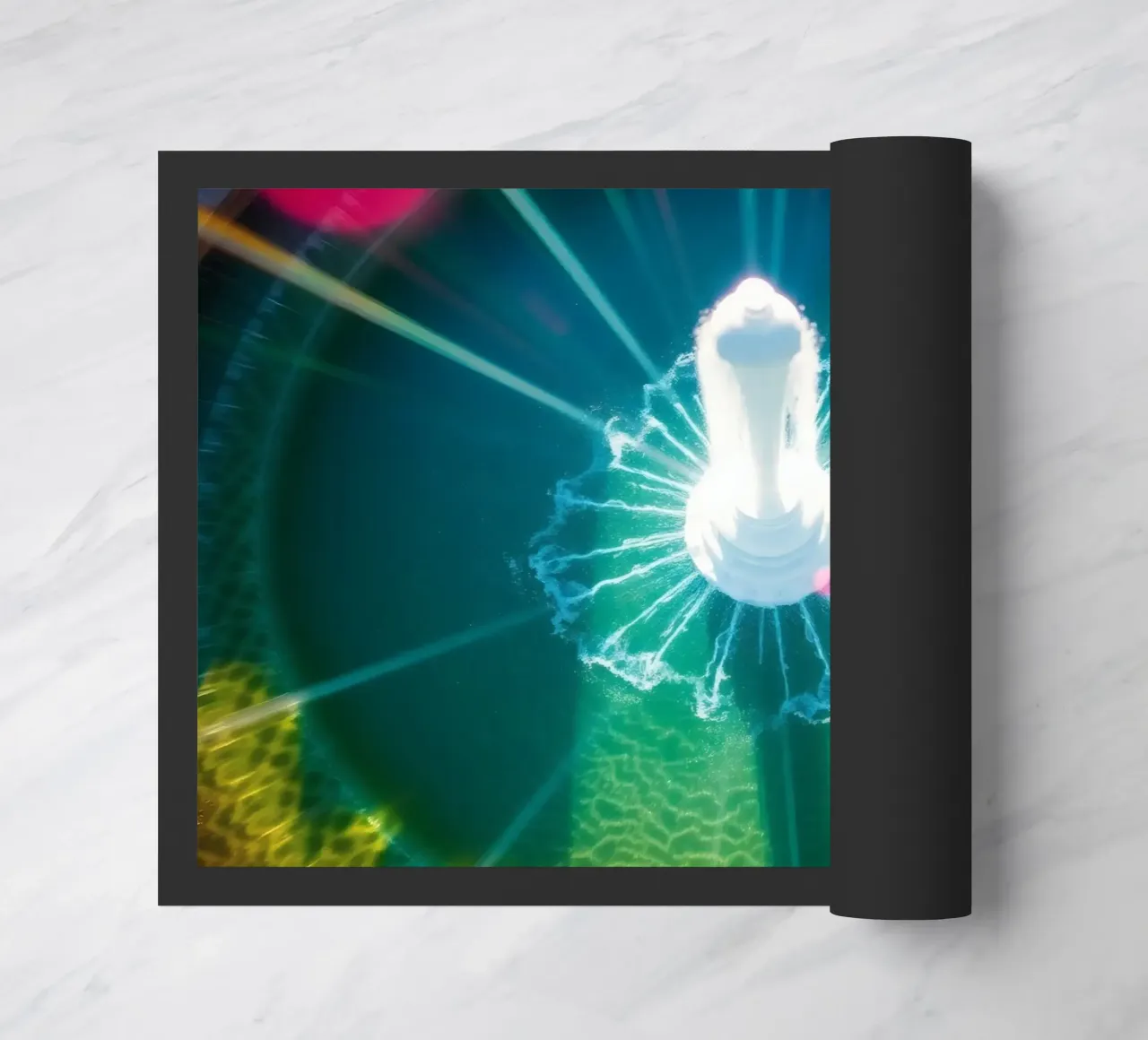 vista aerea di una fontana con riflessi di luce colorati zerbino da DesignDoodle