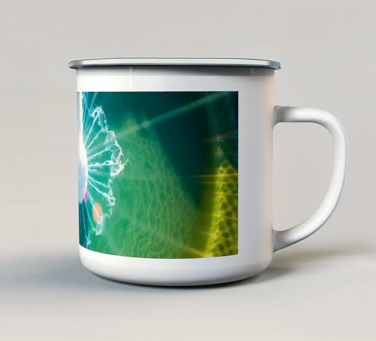 vista aerea di una fontana con riflessi di luce colorati tazza in smalto da DesignDoodle