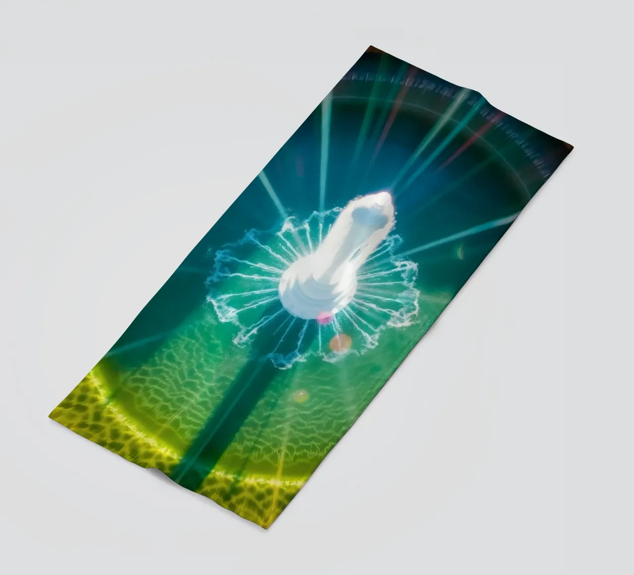 vista aerea di una fontana con riflessi di luce colorati telo mare da DesignDoodle