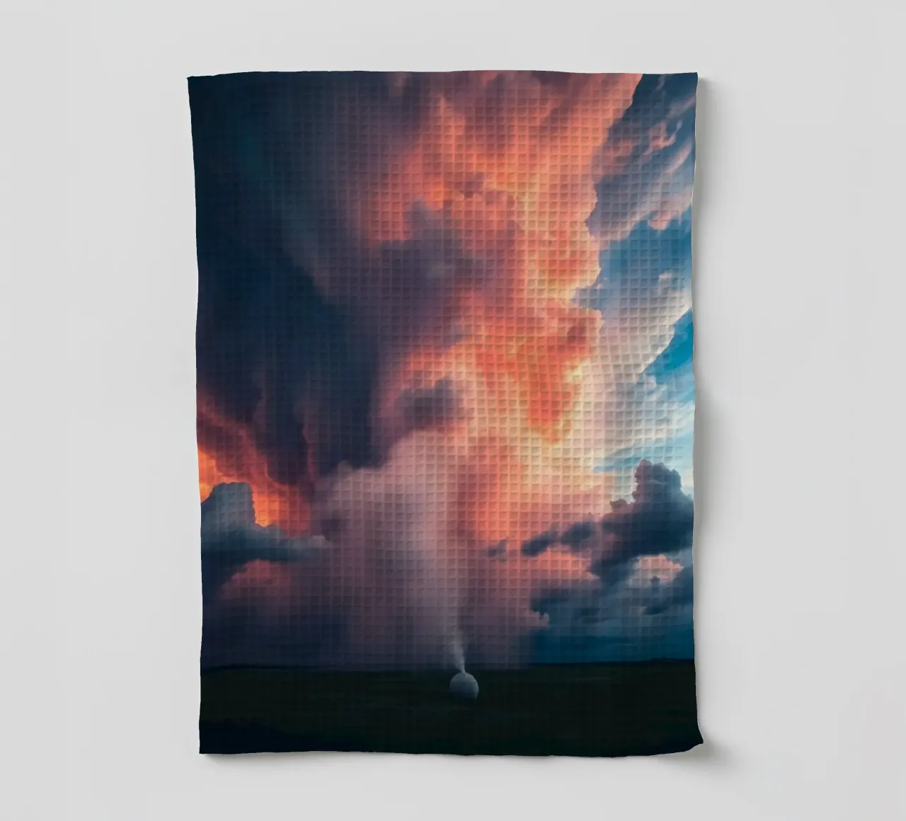 Dramatische stormwolken verlicht door zonsondergang boven een veld theedoek van DesignDoodle