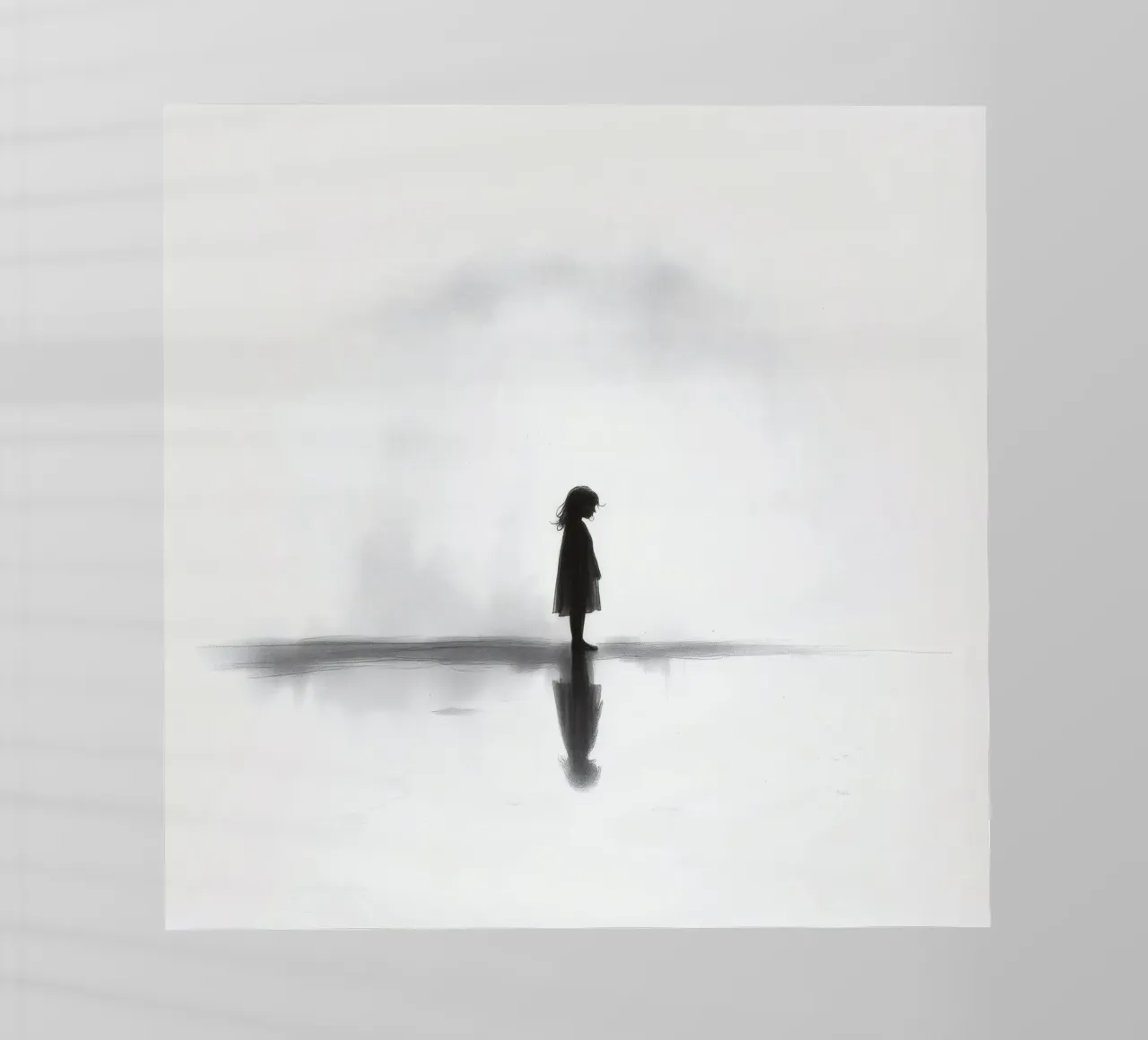 Ragazza in piedi da sola in silhouette su uno sfondo nebbioso pellicola backlit da DesignDoodle