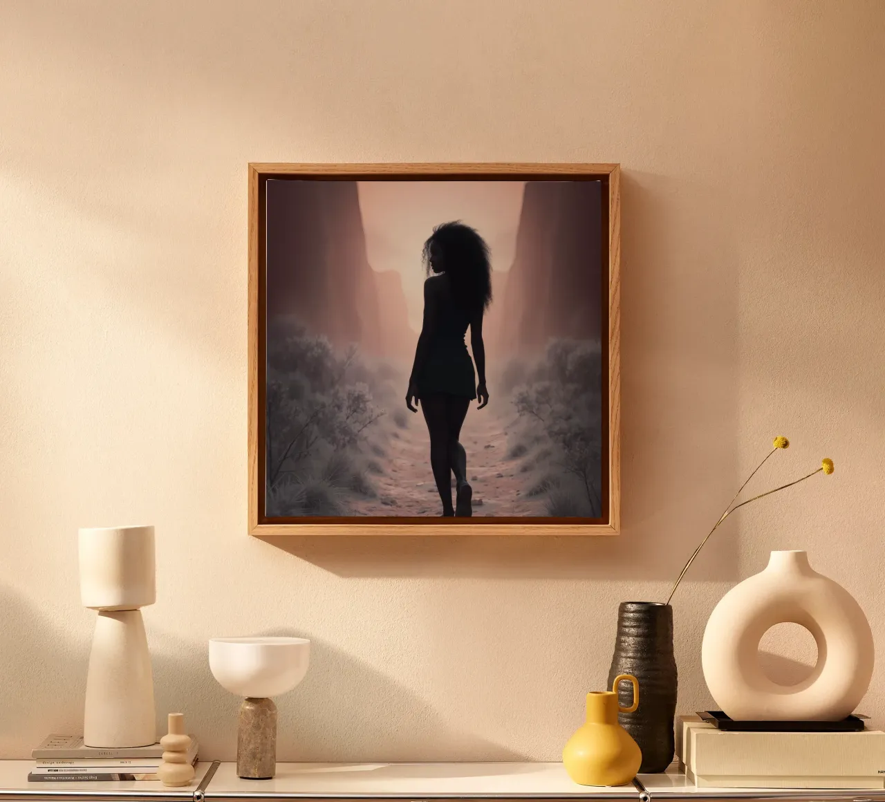 Frau geht in der Abenddämmerung durch eine enge Schlucht Leinwand mit Schattenfugenrahmen von DesignDoodle