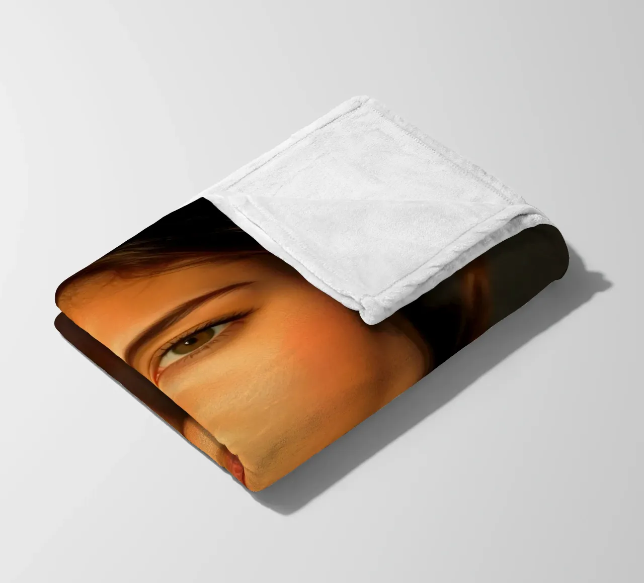 Zonlicht werpt dramatische schaduwen op het gezicht van een vrouw fleecedeken van DesignDoodle