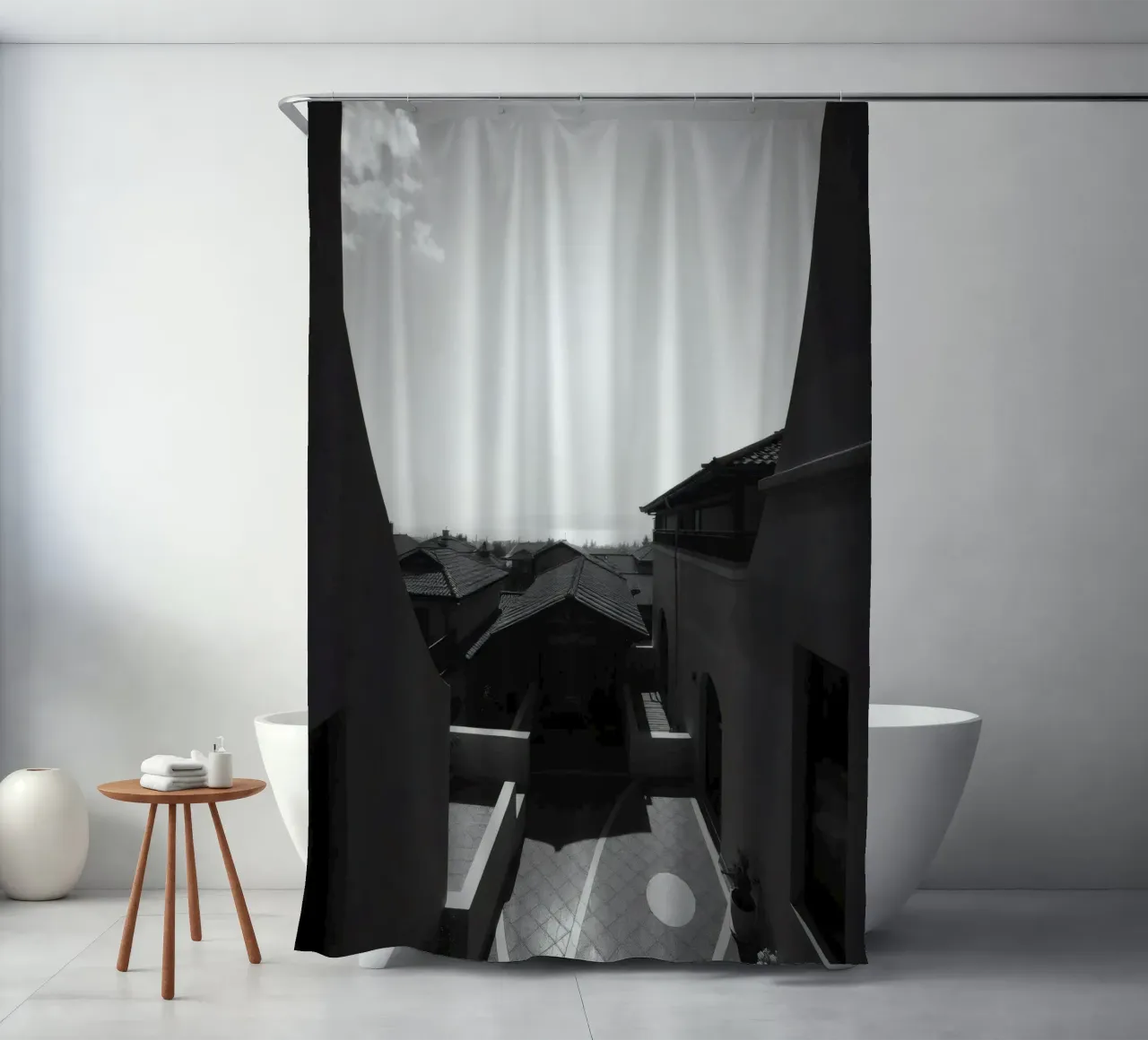 vue des toits et de l'horizon lointain sous un ciel lumineux rideau de douche de DesignDoodle