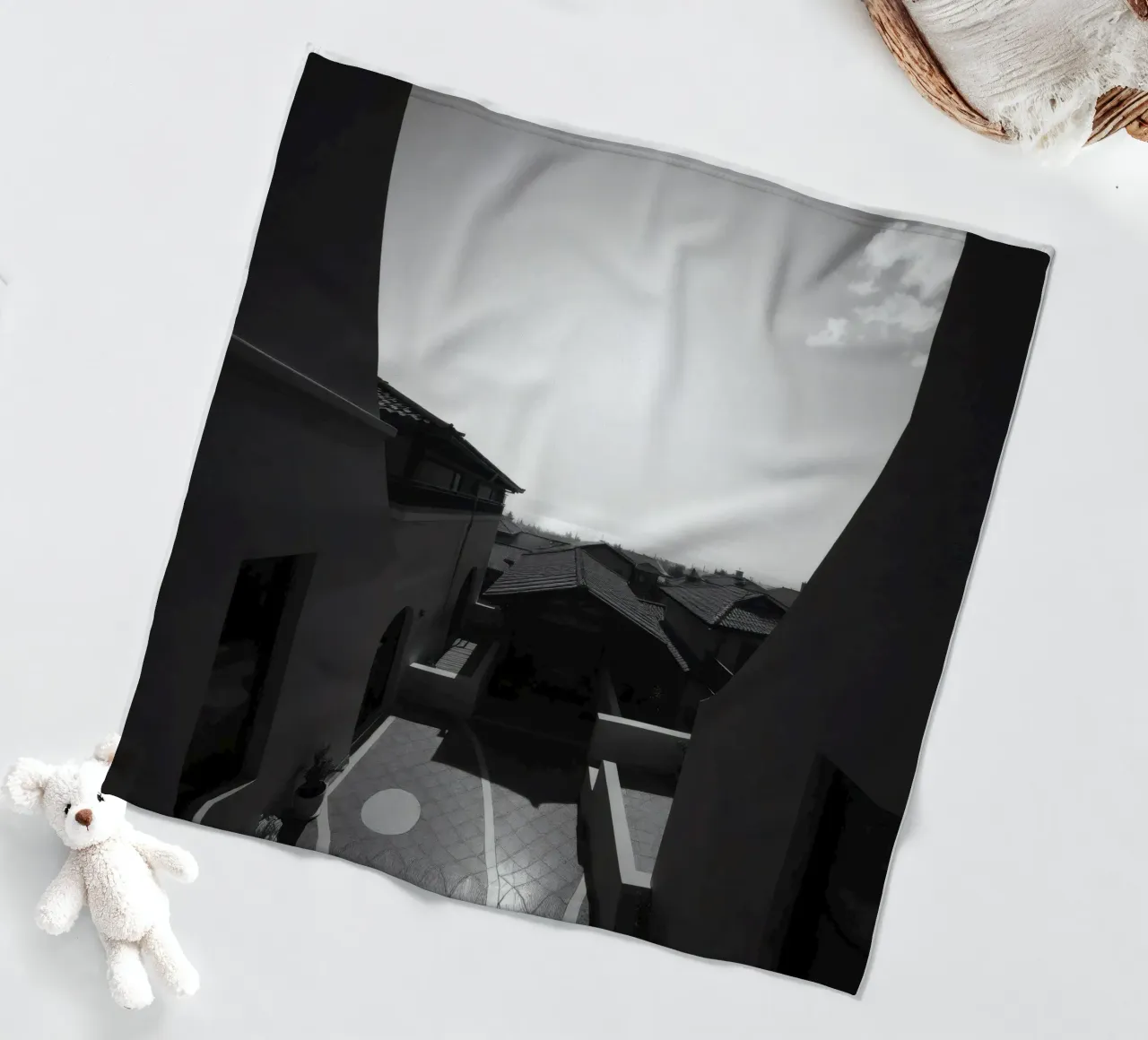 vue des toits et de l'horizon lointain sous un ciel lumineux plaid polaire de DesignDoodle