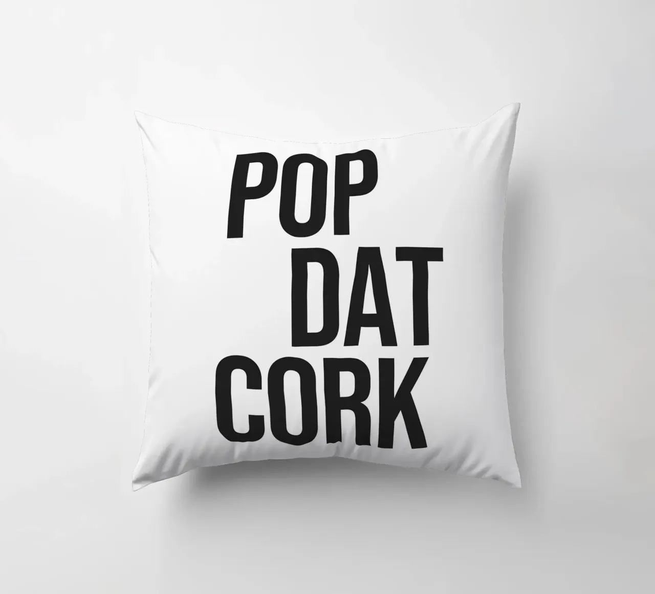 Citazione di Pop Dat Cork cuscino da Paigaam Studio