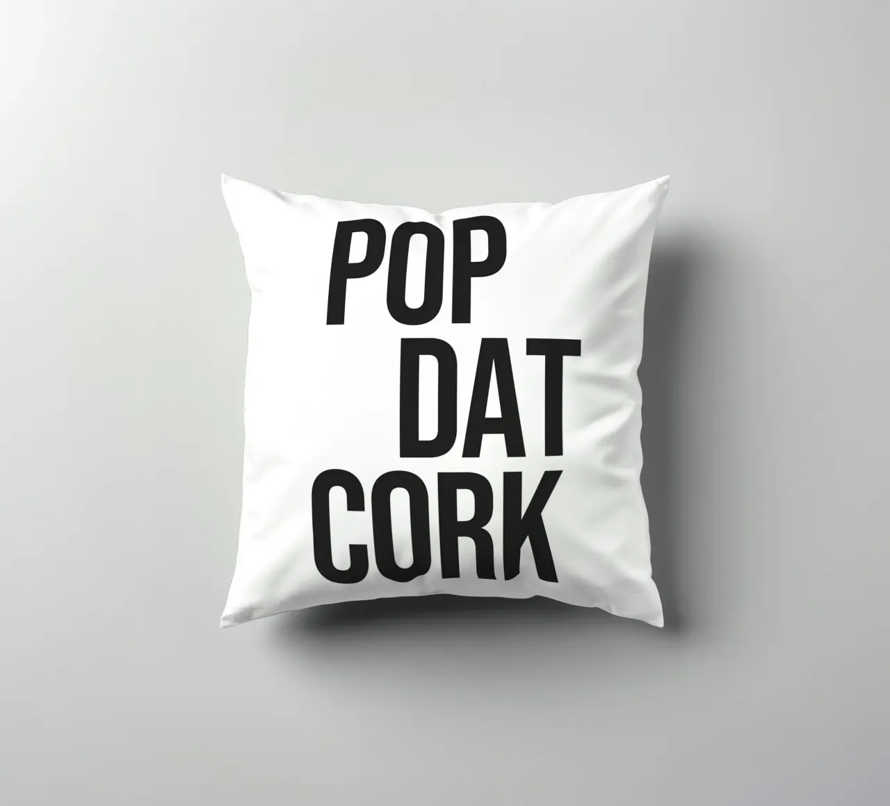 Citazione di Pop Dat Cork cuscino da Paigaam Studio