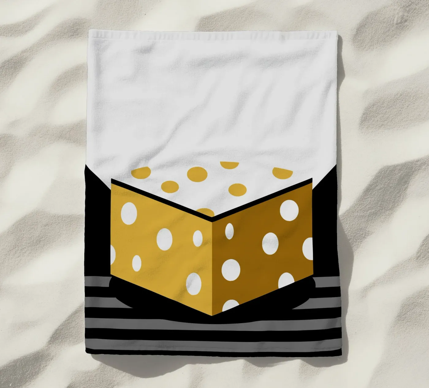 Käse Strandtuch von LOOK DIFFERENT
