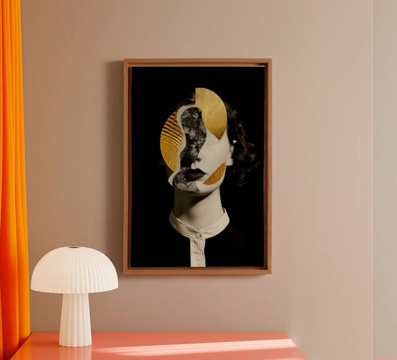 Abstraktes Frauenporträt mit goldenen und monochromen Blöcken Leinwand von Modern Muse