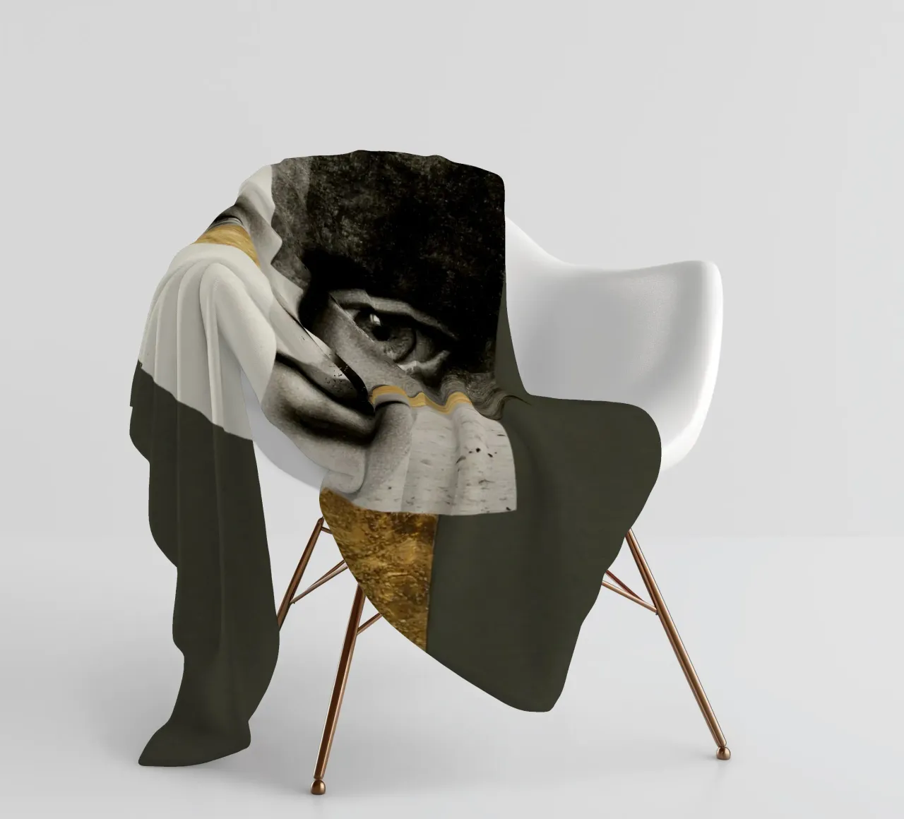 Collage di ritratti astratti con texture dorate e monocromatiche coperta in pile da Modern Muse