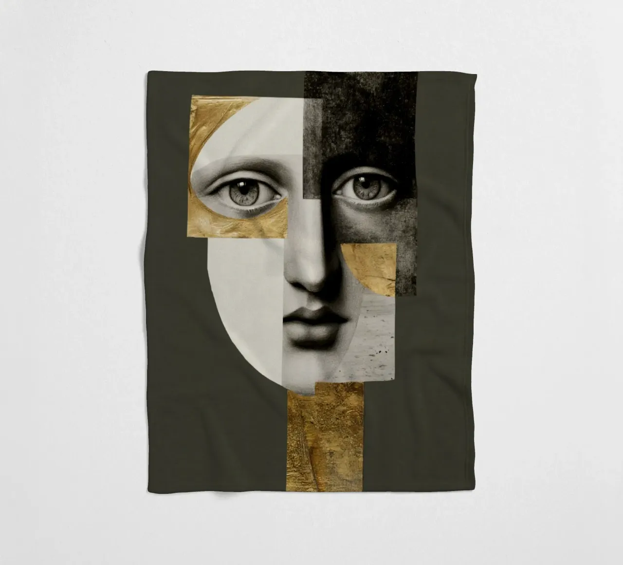 Collage di ritratti astratti con texture dorate e monocromatiche coperta in pile da Modern Muse