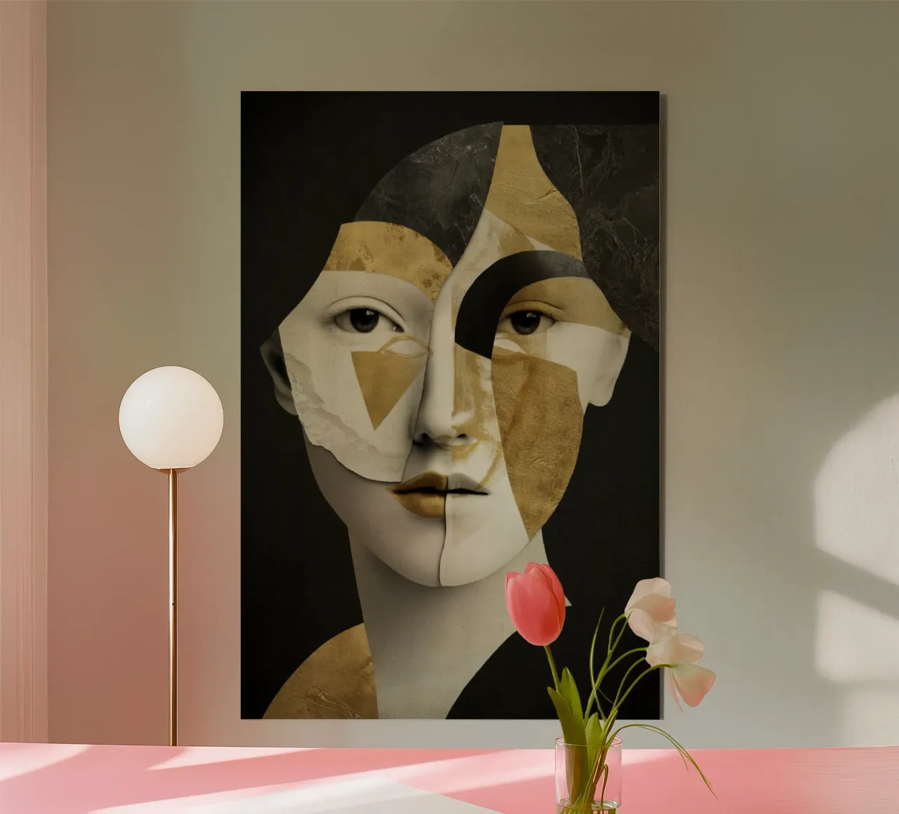 Portrait abstrait en collage d'or avec des fragments géométriques alu dibond de Modern Muse
