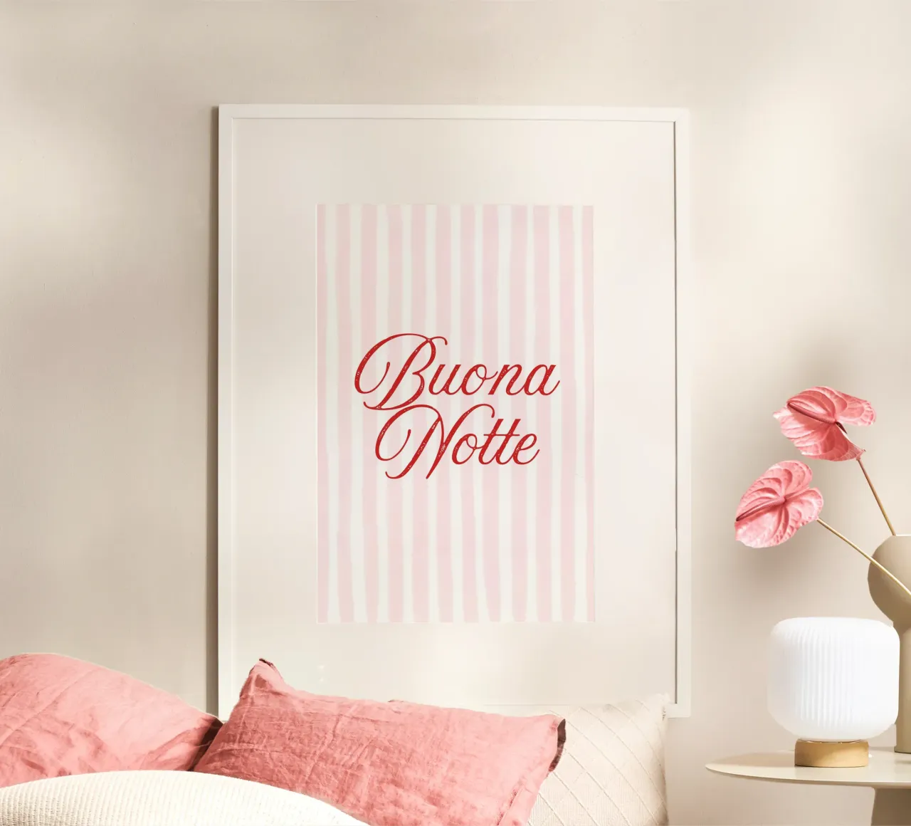 Retro Italian Quote, Pink Stripe Italy Print, Buona Notte poster con telaio in plastica da TheCocktailClub
