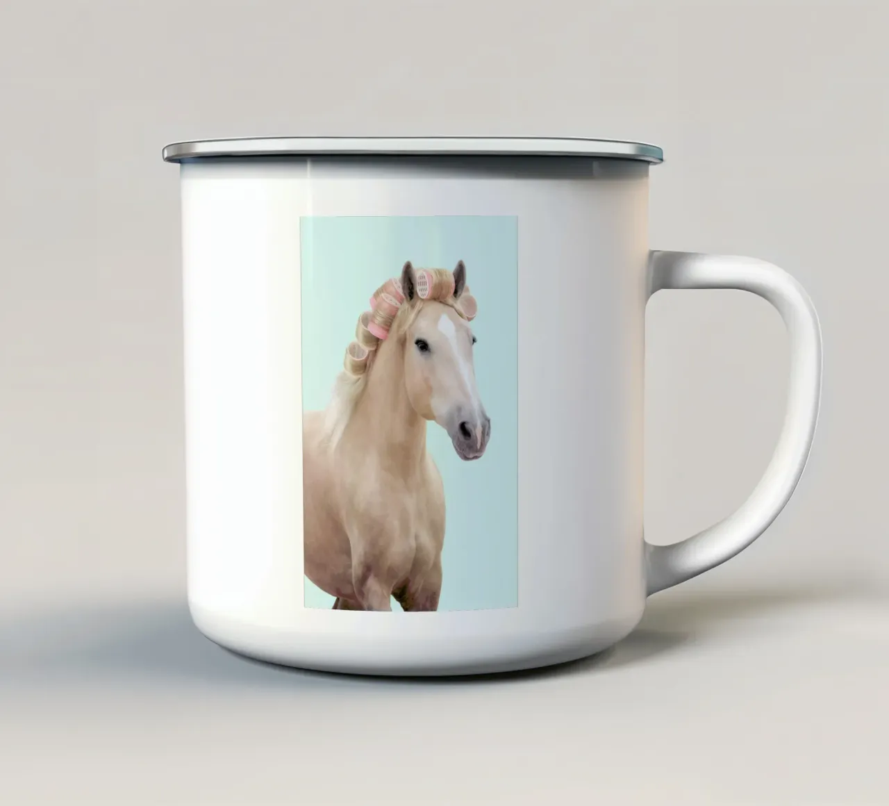 Curly Horse tazza in smalto da Paul Fuentes Design