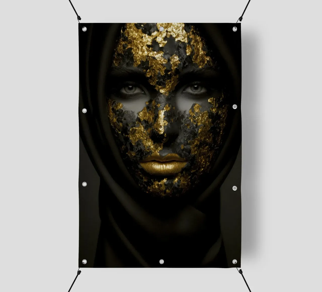Illusione della maschera d'oro in un profondo contrasto monocromatico telo in pvc da Modern Muse