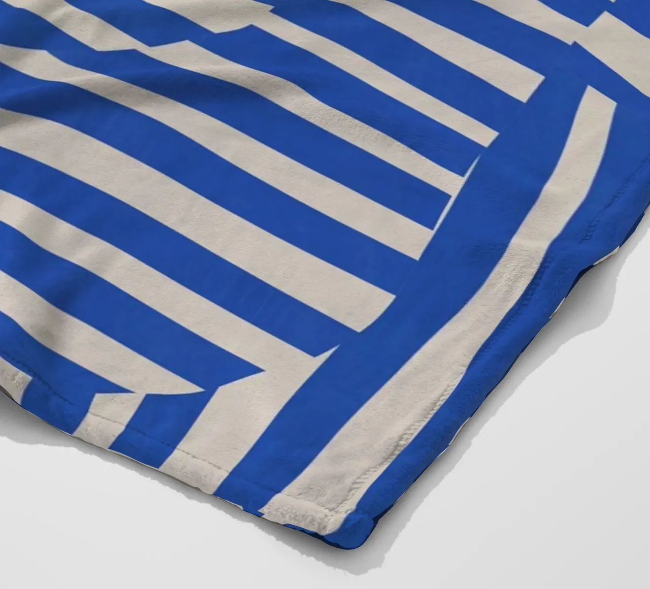 Linea e striscia blu coperta in pile da Little Dean