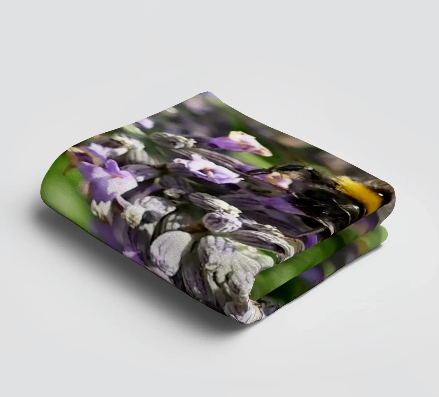 Bij badhanddoek van Massimo Frascogna