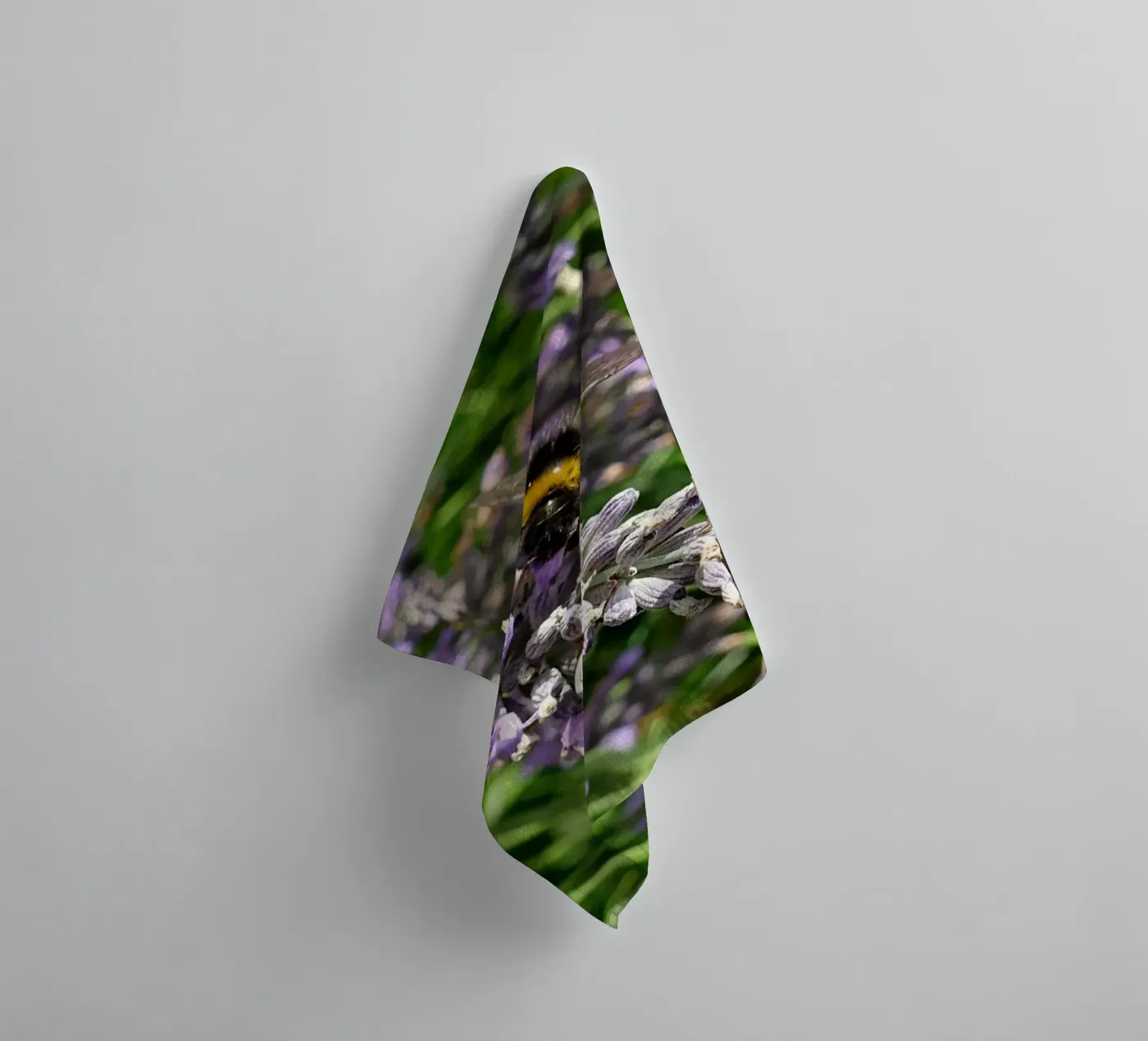 Bij badhanddoek van Massimo Frascogna