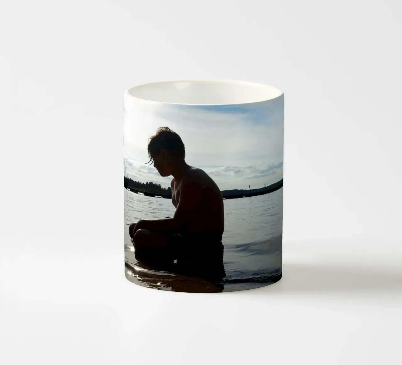 Un ragazzo tazza in ceramica da Massimo Frascogna
