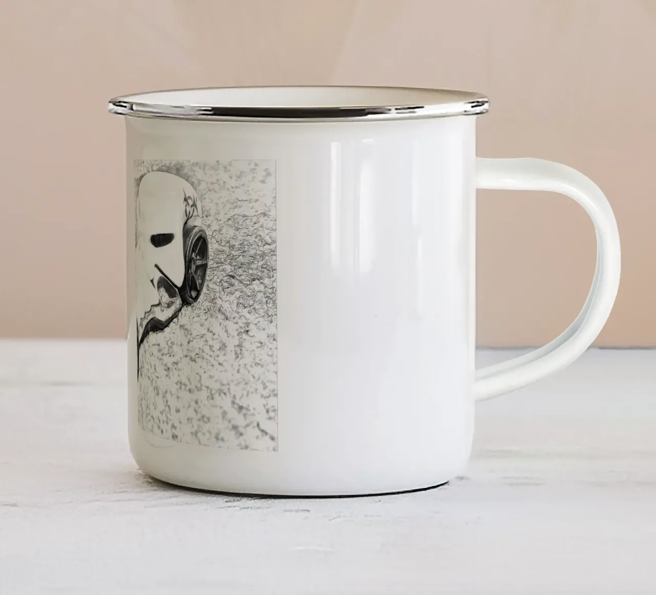 Una macchina tazza in smalto da Massimo Frascogna