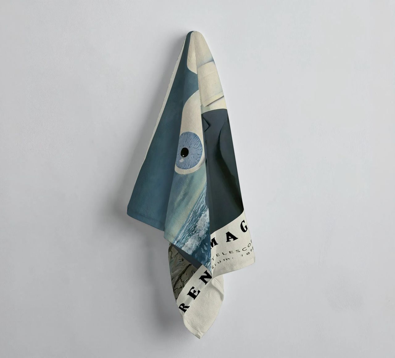 René Magritte-Telescope serviette de bain de Michel Studio