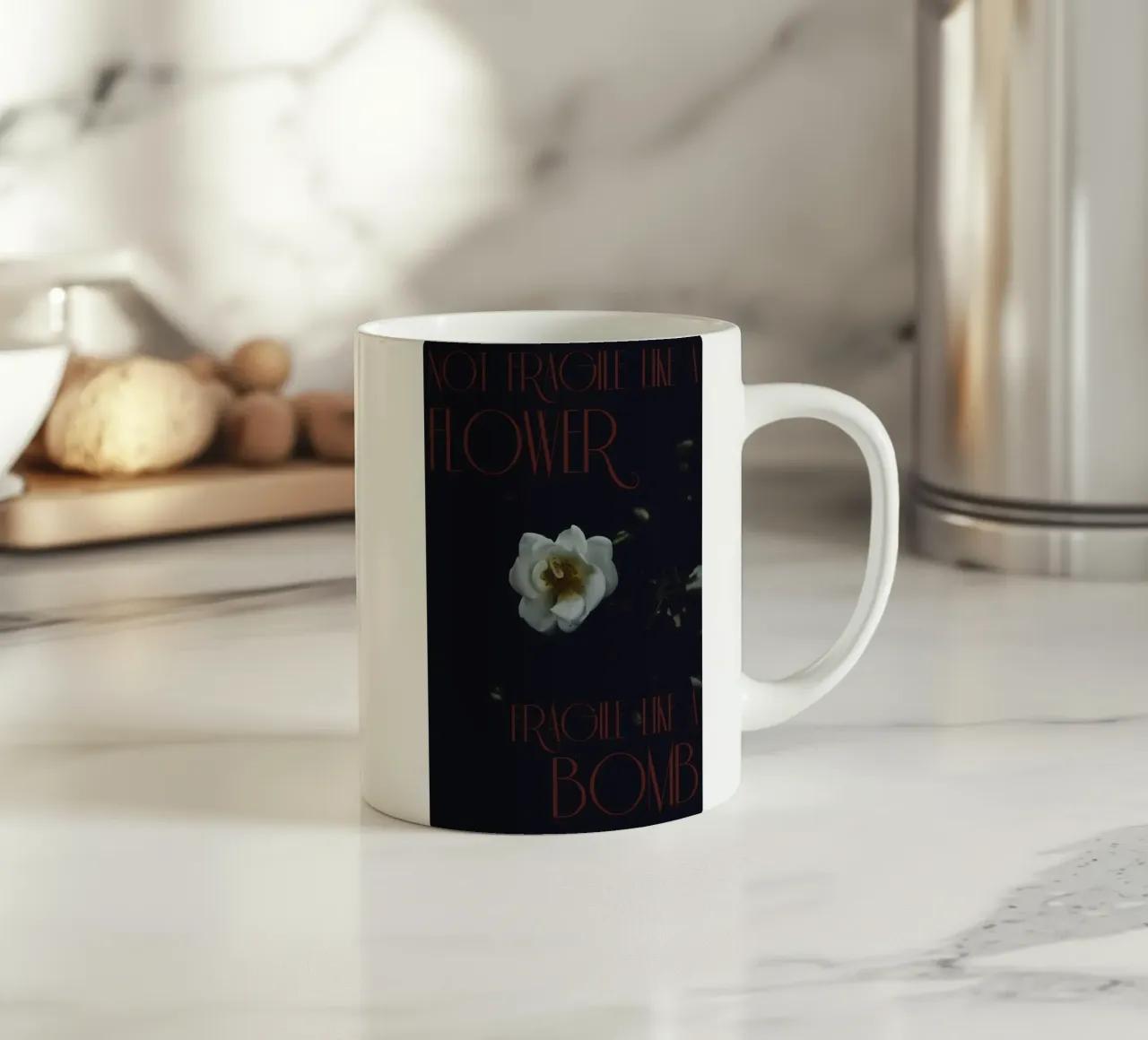 Not fragile like a flower, fragile like a bomb. tazza in ceramica da Jule Shnc