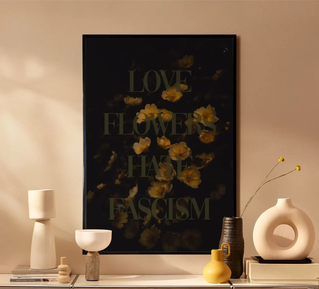 Love Flowers Hate Fascism poster con telaio in plastica da Jule Shnc