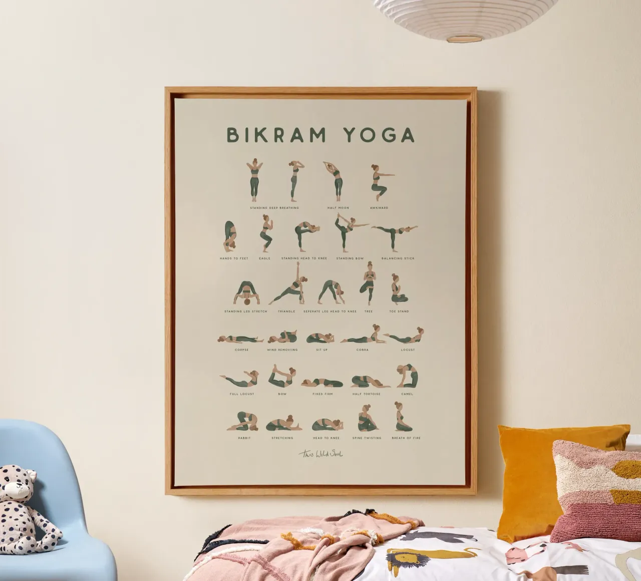 Poster delle pose di Bikram Yoga beige verde con nomi di pose in inglese tela con Cornice a cassetta da This Wild Soul - Illustration
