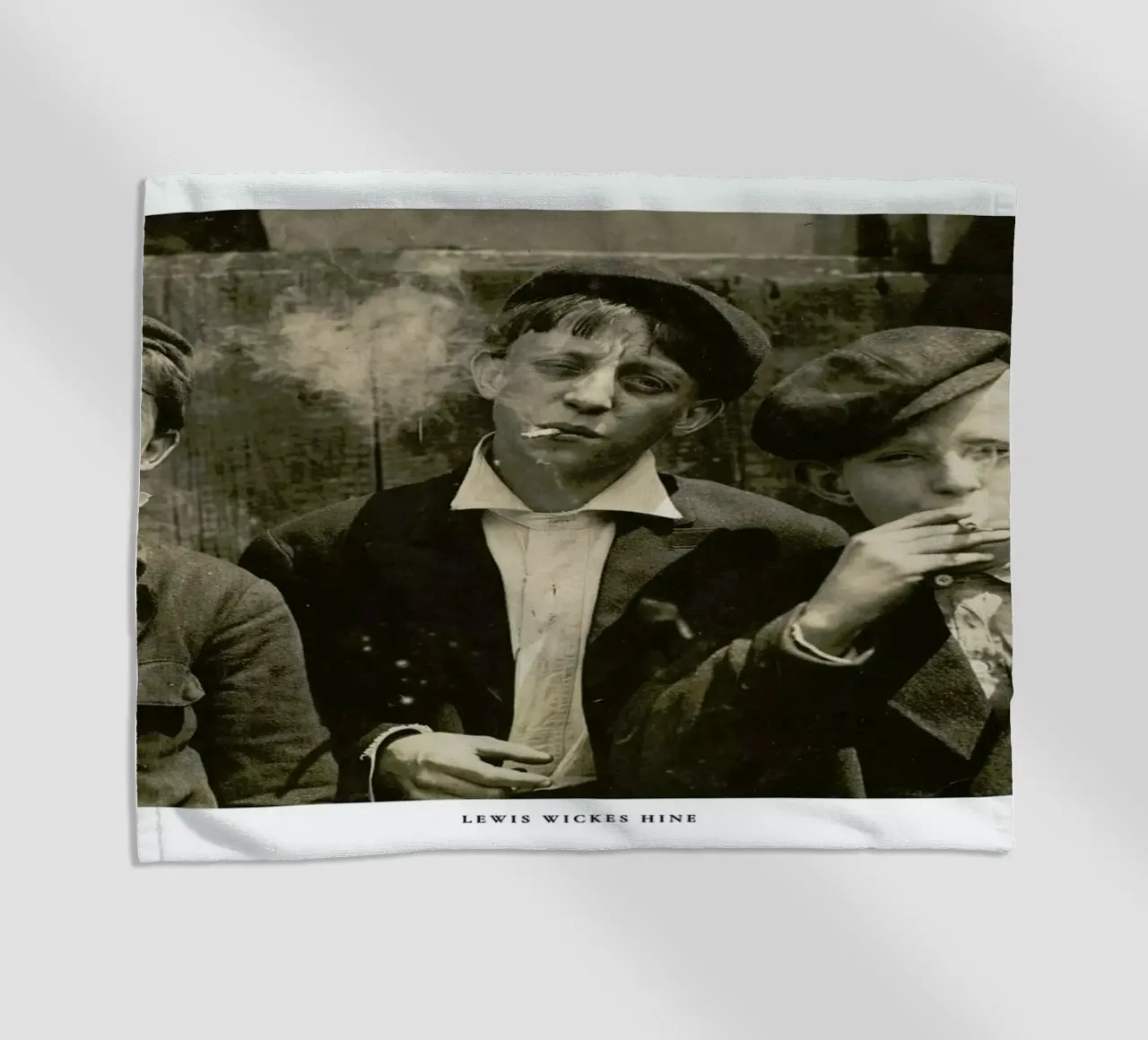 Lewis Wickes Hine - Newsies at Skeeter's Branch, Jefferson near Franklin telo mare da ARTOTHEK
